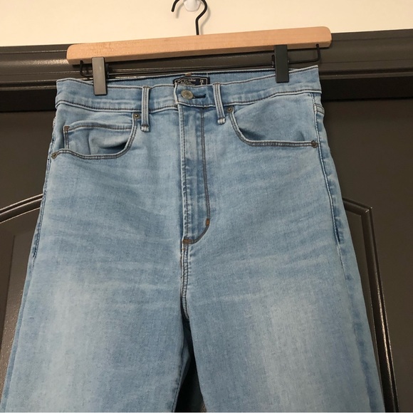 Abercrombie & Fitch light wash ultra high rise super skinny size 28/6 LONG - Picture 2 of 6